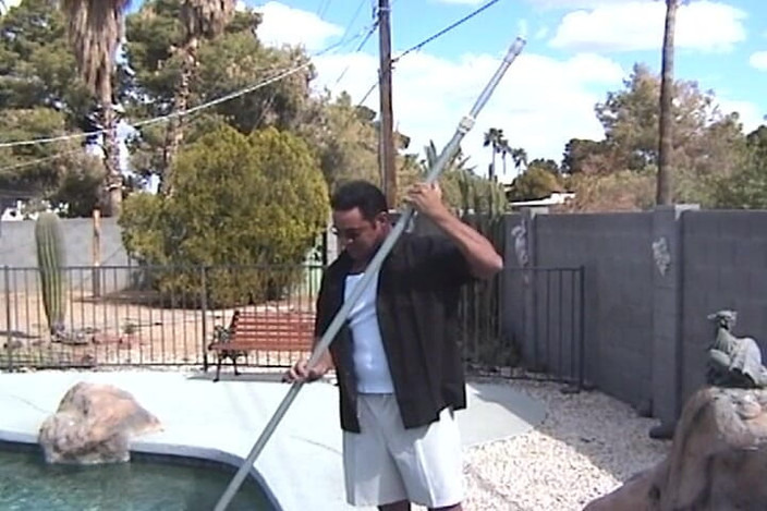 Lovers Of Vintage: Крошка обожает экшн у бассейна на улице