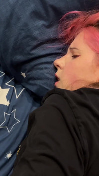La mia ragazza è dipendente dal fumo e il suo cazzo preferito