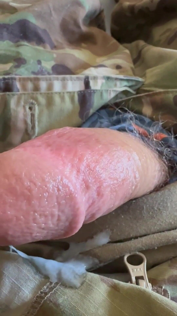 Gay Soldier Stuff: Masturbasi dalam pakaian terbangku dan kustomisasi celana jins untuk pengikutnya!