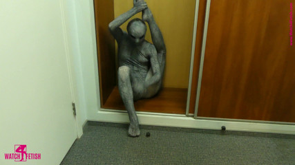 Gymnastic: Surprise in the closet