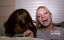 Dream Girls: Ev videosu parti kızlarını göğüslerini gösterirken yakalıyor