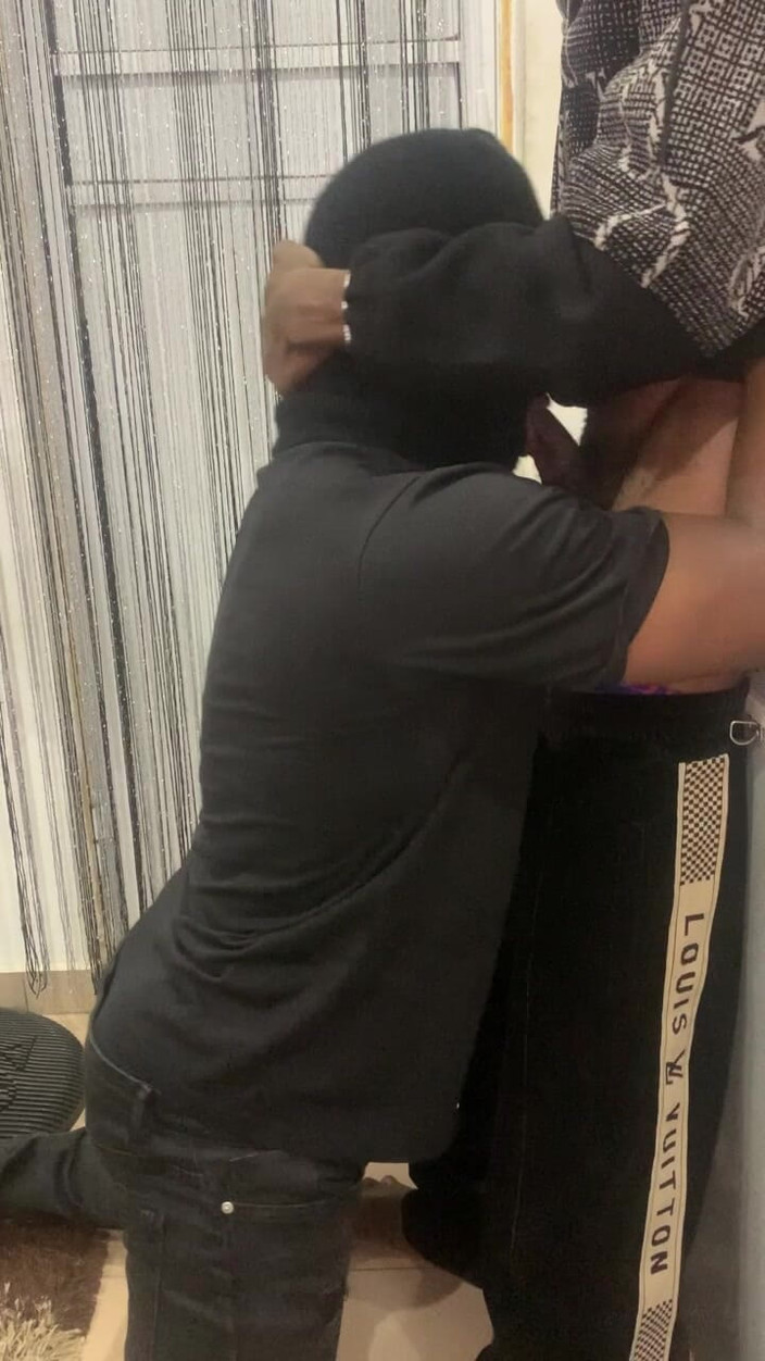 Enigmatic Buoy: Tesão hetero twink implora por um boquete.