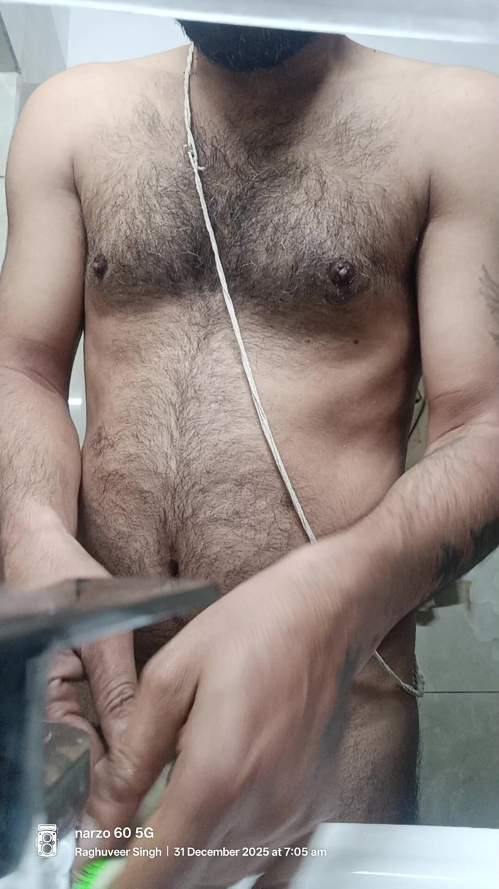 Rajasthani-old-lover: Indian desi man bucurați-vă de duș și Masterbation show cu vecinul...