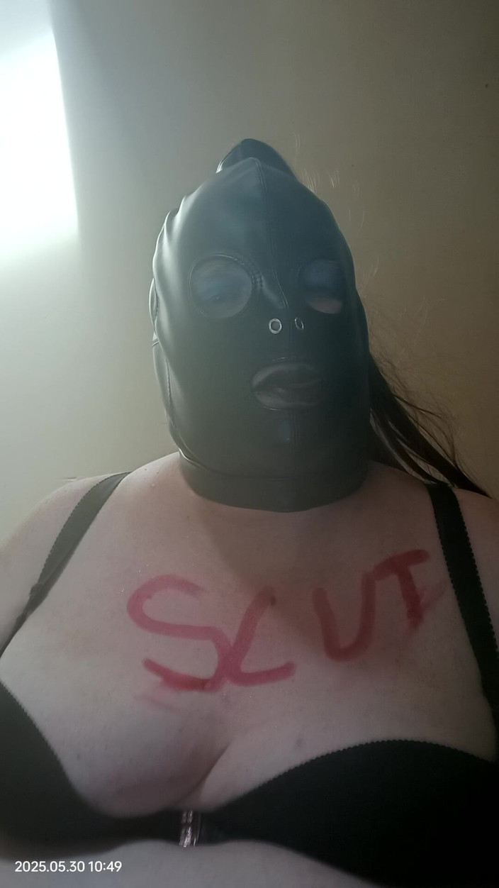 Stephanie-Nicole-TV: विशालकाय सुन्दर औरत टीवी धूम्रपान कर रही है और डिल्डो के साथ खेल रही है