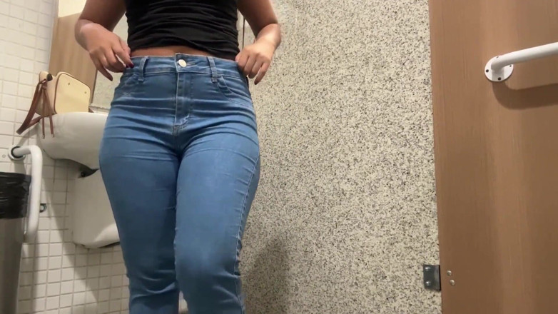 AngelNovinha: Cumming in the Shopping Mall Fitting Room