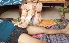Footjob romantis desi bhabhi sebelum disetubuhi oleh suaminya