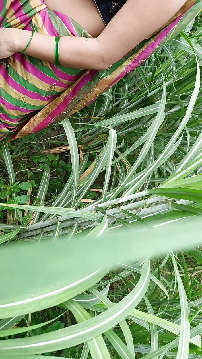 Asha Devi: Desi indyjski Bhabhi w dżungli z szwagierem