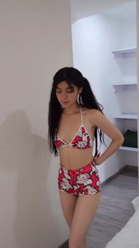 写真家は写真撮影の後にセクシーなモデルのローラとセックスします!ローラは従順で注意を払うように説得されています