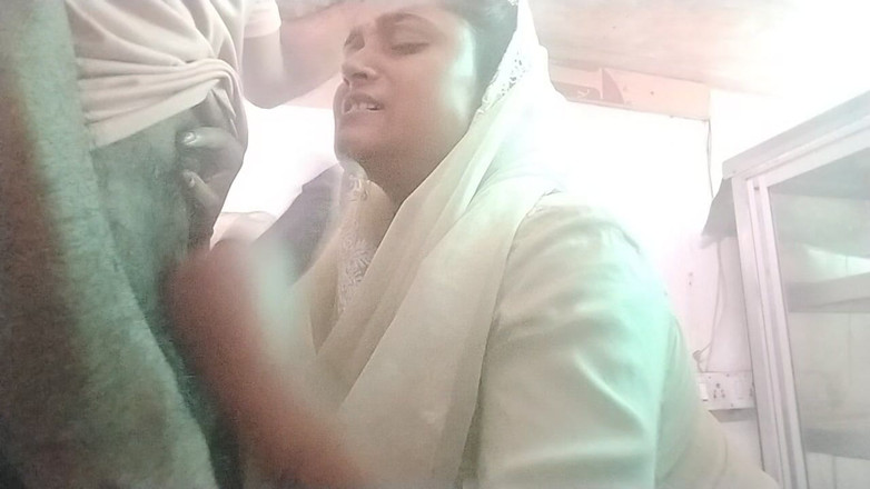 Pooja Didi: Azgın üvey kız kardeşim büyük götümü istiyor