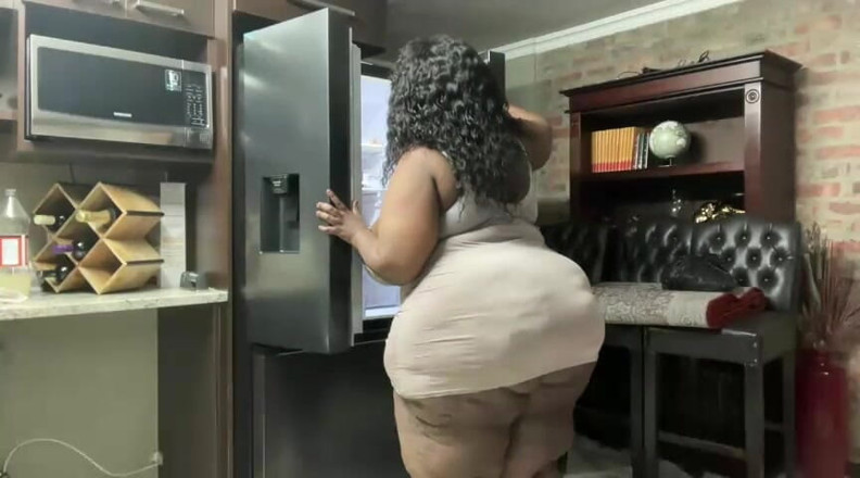 Legendary Booty Overdose: gigantka dokucza i jęczy