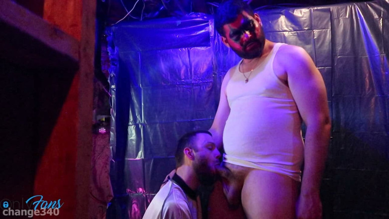 Change340: Riskabelt BJ på Halloween party medan folk tittade på