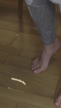 말케를 하면서 레깅스를 젖히는 Eva Elle