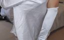 Jessica XD: Дама в белом мастурбирует