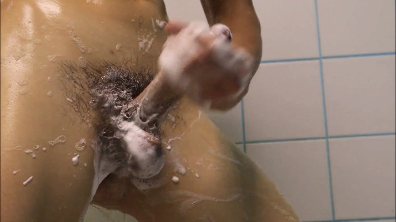 SEXY_GUYBEST: Massaggio al cazzo nella doccia dopo un allenamento