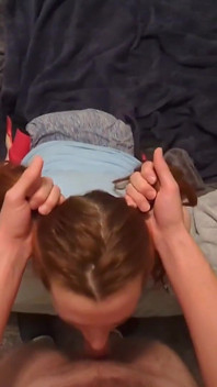 Perfektní submisivní sexuální otrokyně šukání panenky s prasečími ocasy
