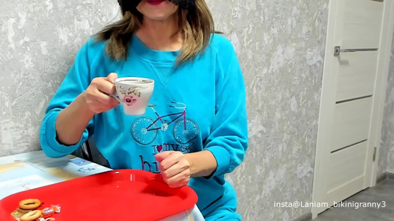 Ladyloveyoung60: Old lady blowjob handjob cum in coffee food fetish