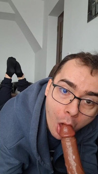 Ssanie swojego kutasa, aż spust w moich ustach dildo