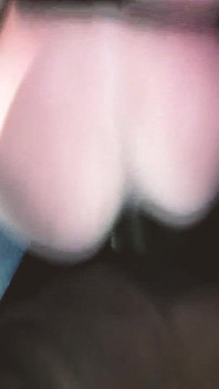 Ungedeckte frauenszene 4: blonde vollbusige MILF in dessous fickt gerne mit zwei schwänzen gleichzeitig