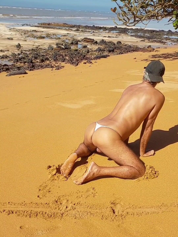 Ladysilvas: Ladysilva travestito mostra il suo culo caldo in mutandine sulla...