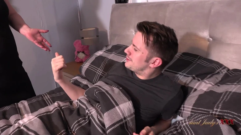 Aunt Judy's XXX: AuntJudysXX - грудастая зрелая милфа Chantelle застает друга своего пасынка в постели