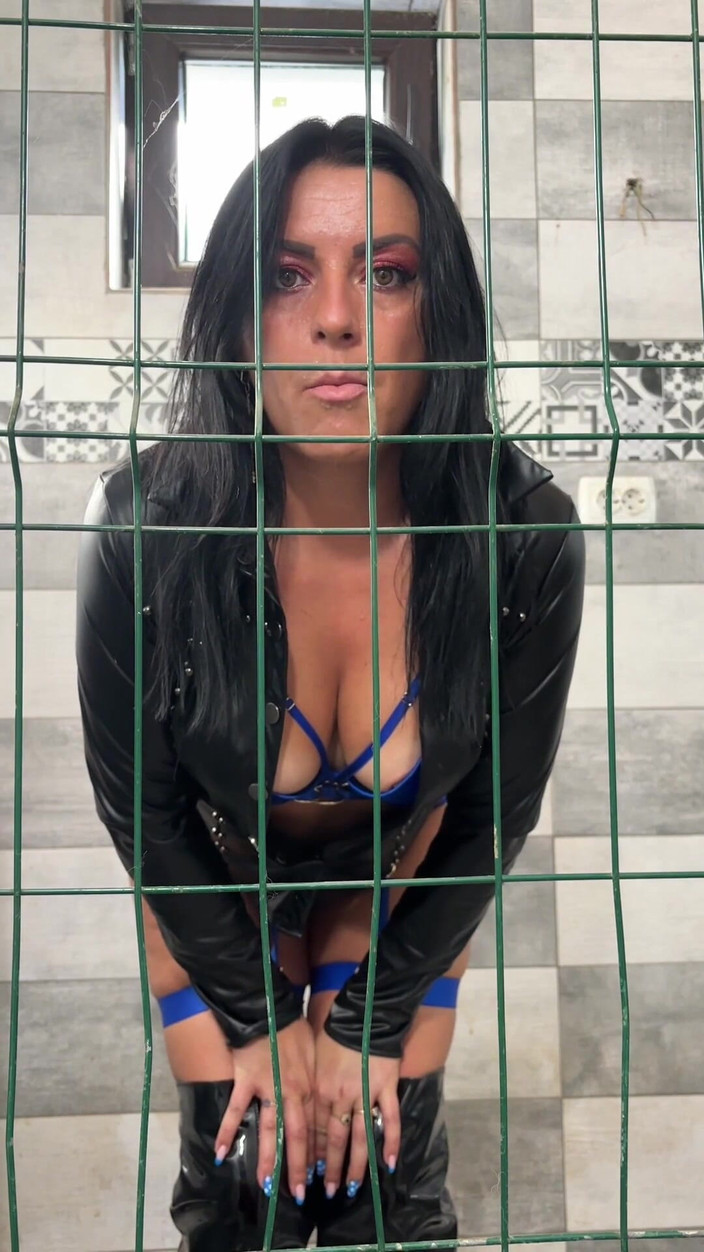 MilfyCalla: Trapped Temptation Watch Me Whisper Sweet Dirty Things From Behind...