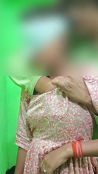 18 yaşındaki öğrenci gerçek desi bakire genç Hintli kız ilk kez göğüslerini ve amını seviyor sert anal parmaklama kız arkadaş kolej
