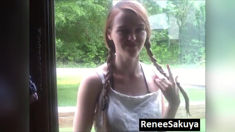 Renee Sakuya: Una studentessa del college ti sorprende a masturbarti con le...