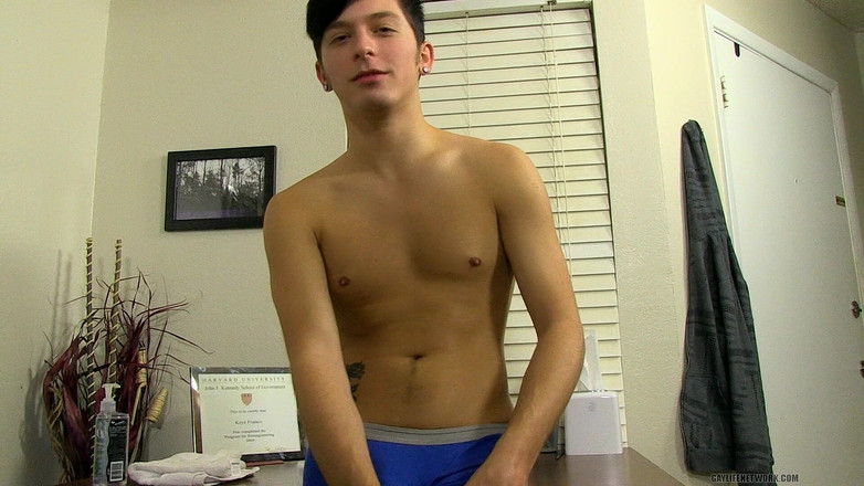 Teach Twinks: Ryker Madison lagi asik di lokasi syuting