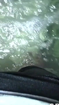 Fodida raw em piscina