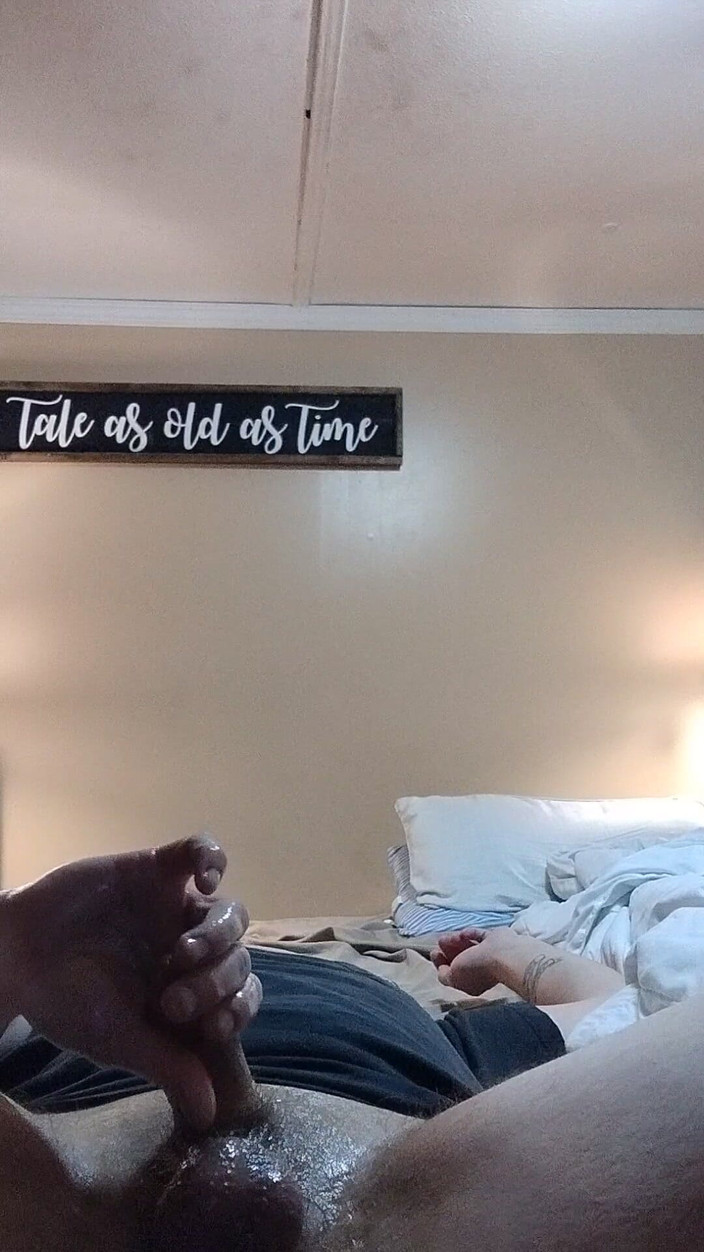 Mofarmer92: Padrastro cachondo se acaricia