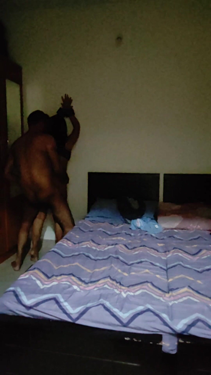 ItemRiya05: Gf Jalang India seksi berkongkek cuff dengan audio hindi