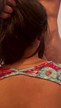 Si Dia meninggalkan saya miang dan bersendirian, jadi saya mengongkek kawannya untuk menunjukkan kepadanya pelajaran! Ikuti saya blowjob