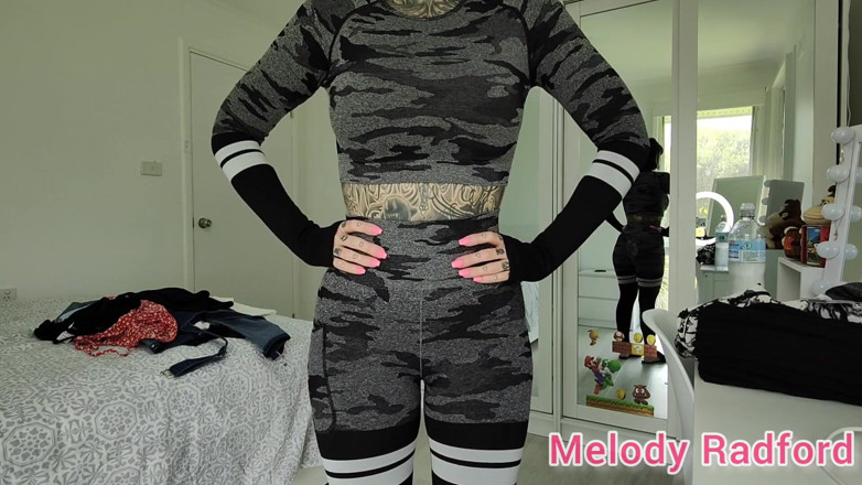 Melody Radford: ลองชุดชั้นในสีดําและกางเกงรัดรูปยิมบน Haul Melody Radford Onlyfans