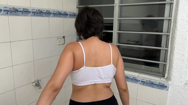 ManuelaAlvarez: Meine sexy geile Stiefschwester sieht mir beim Masturbieren in meinem...