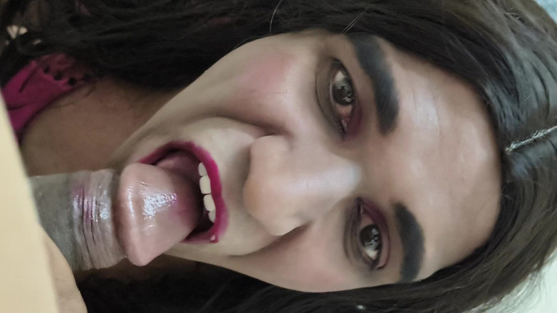 Nisha_Priya: Nisha Priya Travestit efeminat din Bangalore suge o pulă mare și...