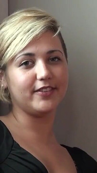 Yarak ihtiyacı olan sadakatsiz tombul genç üvey annenin seks kaseti ağzında iyi bir dölle sikiliyor