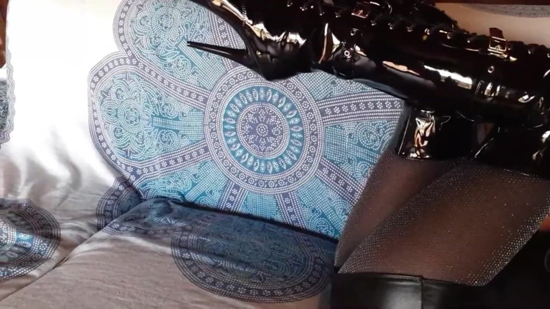 LauraOnHeels: Compilation de MILF en bottes au-dessus des genoux et des...