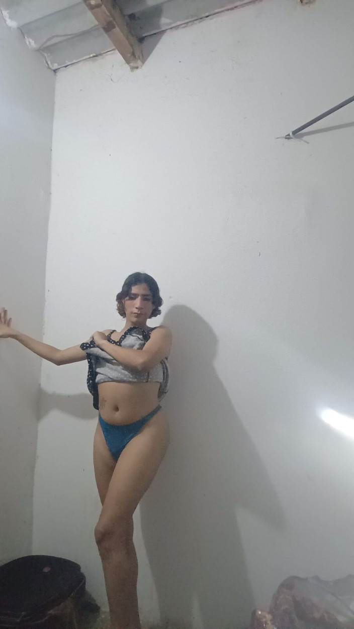 Femboy from Colombia: Ces nouveaux moments de danse sexy