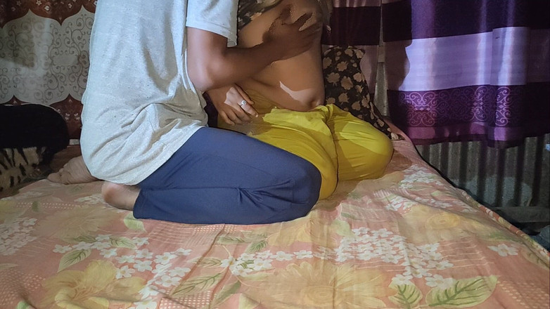 Rozi: Мы занимались сексом с моей сводной сестрой в моей комнате