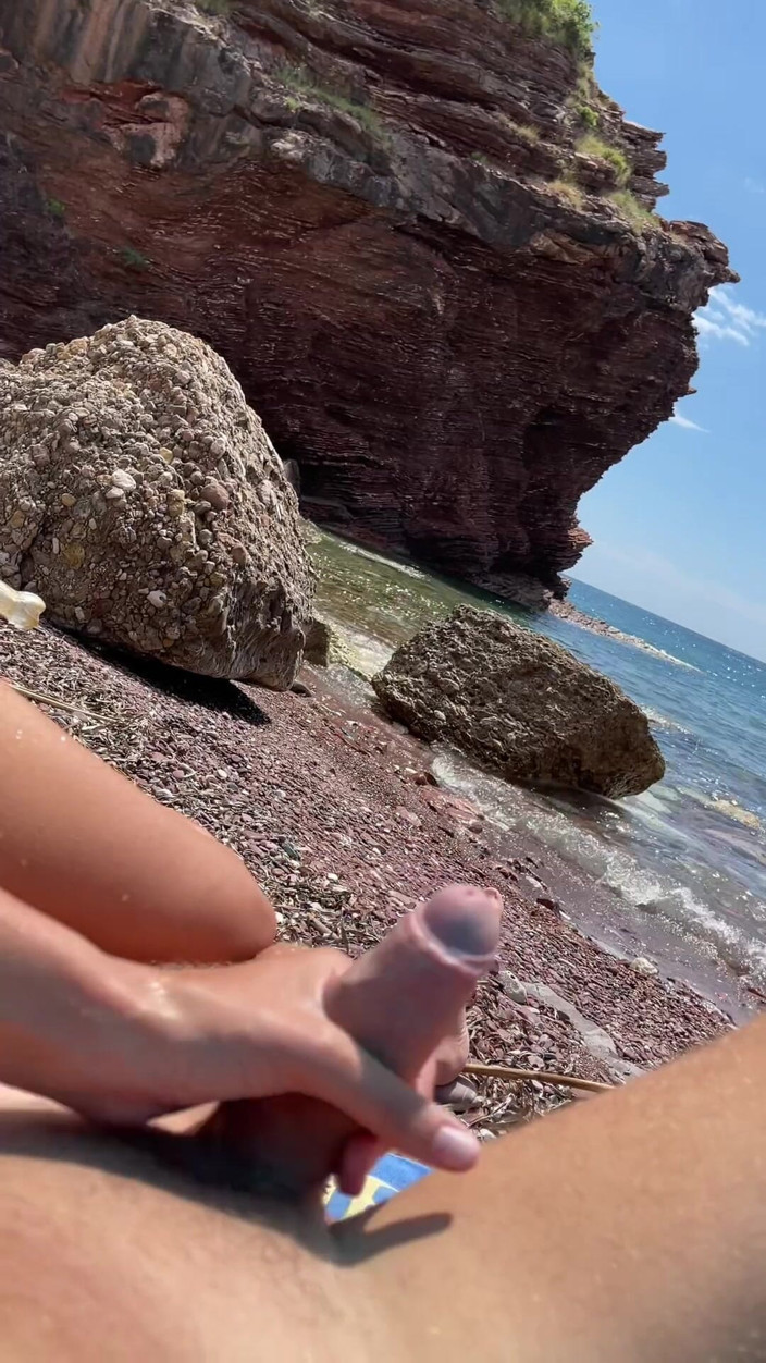 Johnny Grey: Super Risky Blowjob on Beach with 18yo Amateur Teen - Yoya Grey