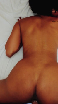 자지와 질싸를 원하는 Bratty Black 의붓여동생 Addis Fouche