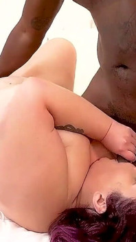 Büyük götlü iri güzel kadın orta yaşlı seksi kadın siyah yarak alıyor