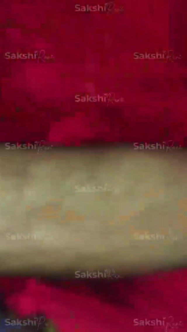 Paticot Me Jhaank Kar Bhabi Ki Chut Dekhi (Sakshi Raniii)