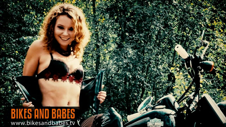 Bravo Models Media: Roxy Rocka - cyklar och brudar tv sexiga videor