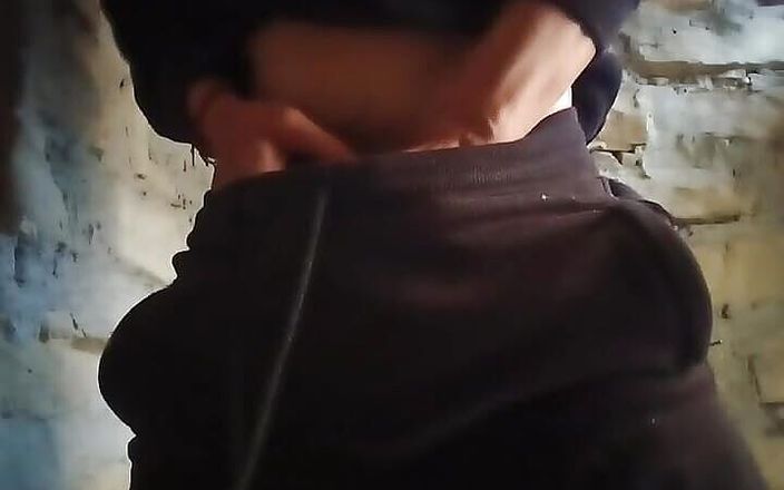 Gangbang straight: 水从避孕套护士的屁股上喷出