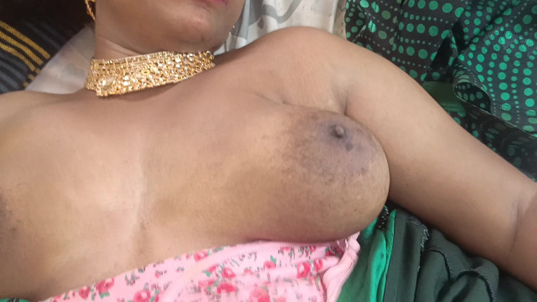 Apple baby: Hospodyňka líže virální video kundičky