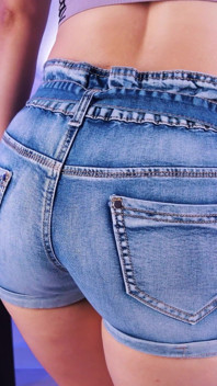36-meine Jeansshorts auf meinem runden hintern werden dich verrückt machen!