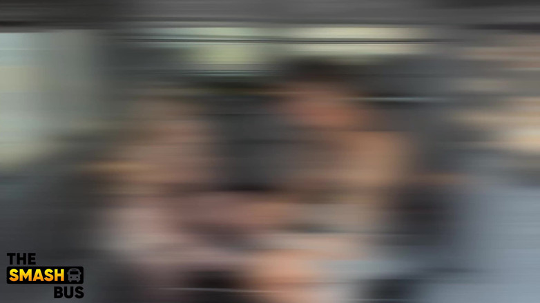 Smash bus: Drobna wytatuowana nastolatka Lila uczy się, że kocha kutasa bardziej niż...