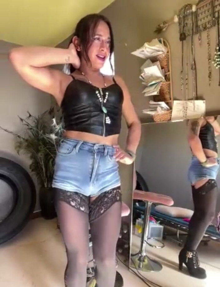 TSJade95: Sexy Lil striptýz, zatímco žije na kameře