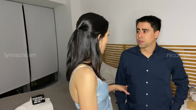 Lynn Scream: Comparto una cama con mi jefe por error y terminamos...